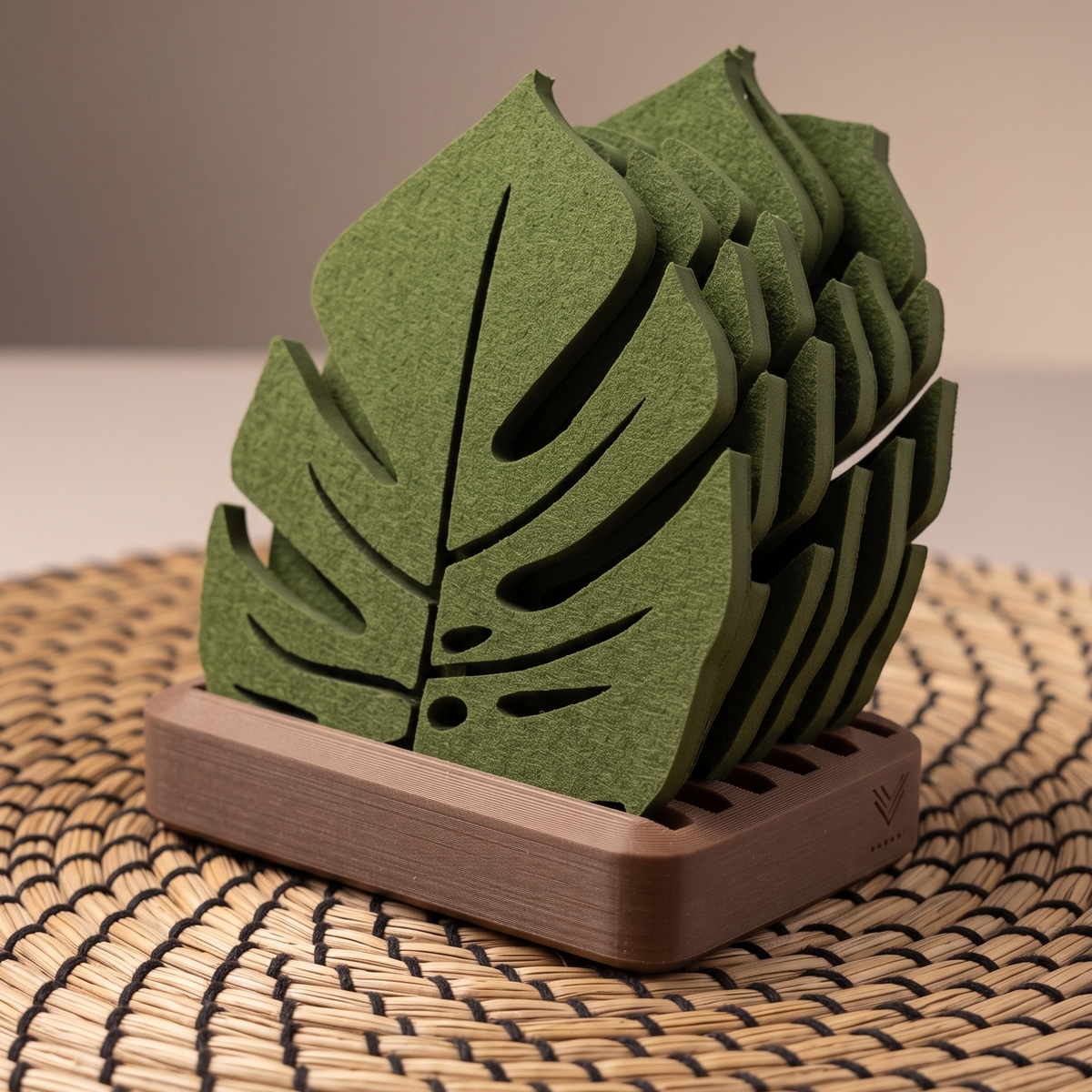 Tropikal Esinti: Monstera Yaprağı Tasarımlı Bardak Altlığı Seti ve Standı